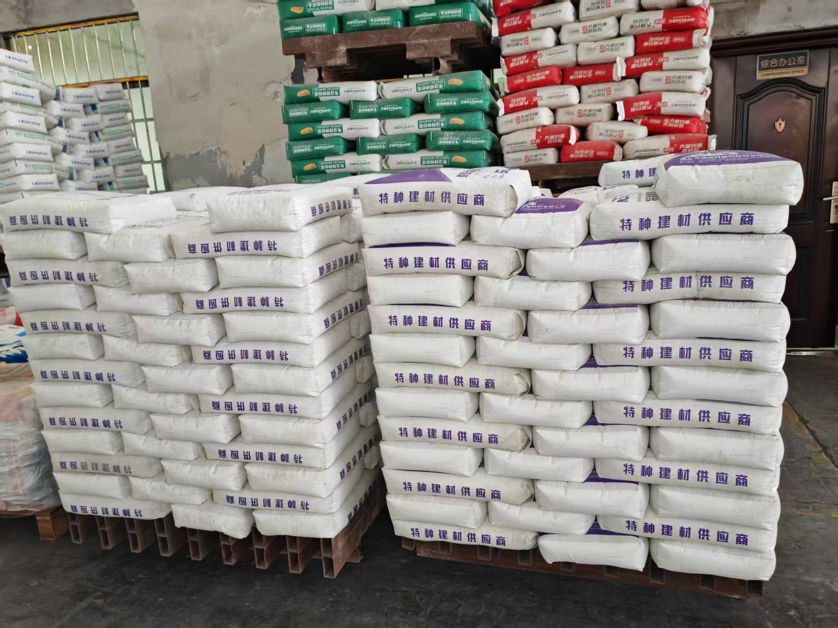 聂荣拱顶带模注浆料