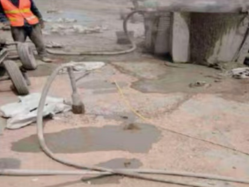 聂荣水泥混凝土路面板底注浆技术 路面脱空注浆整治方案