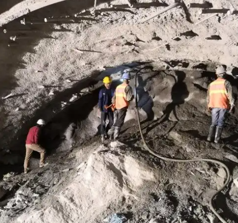 聂荣隧道拱顶带模注浆料，微膨胀注浆料的特点及施工工艺